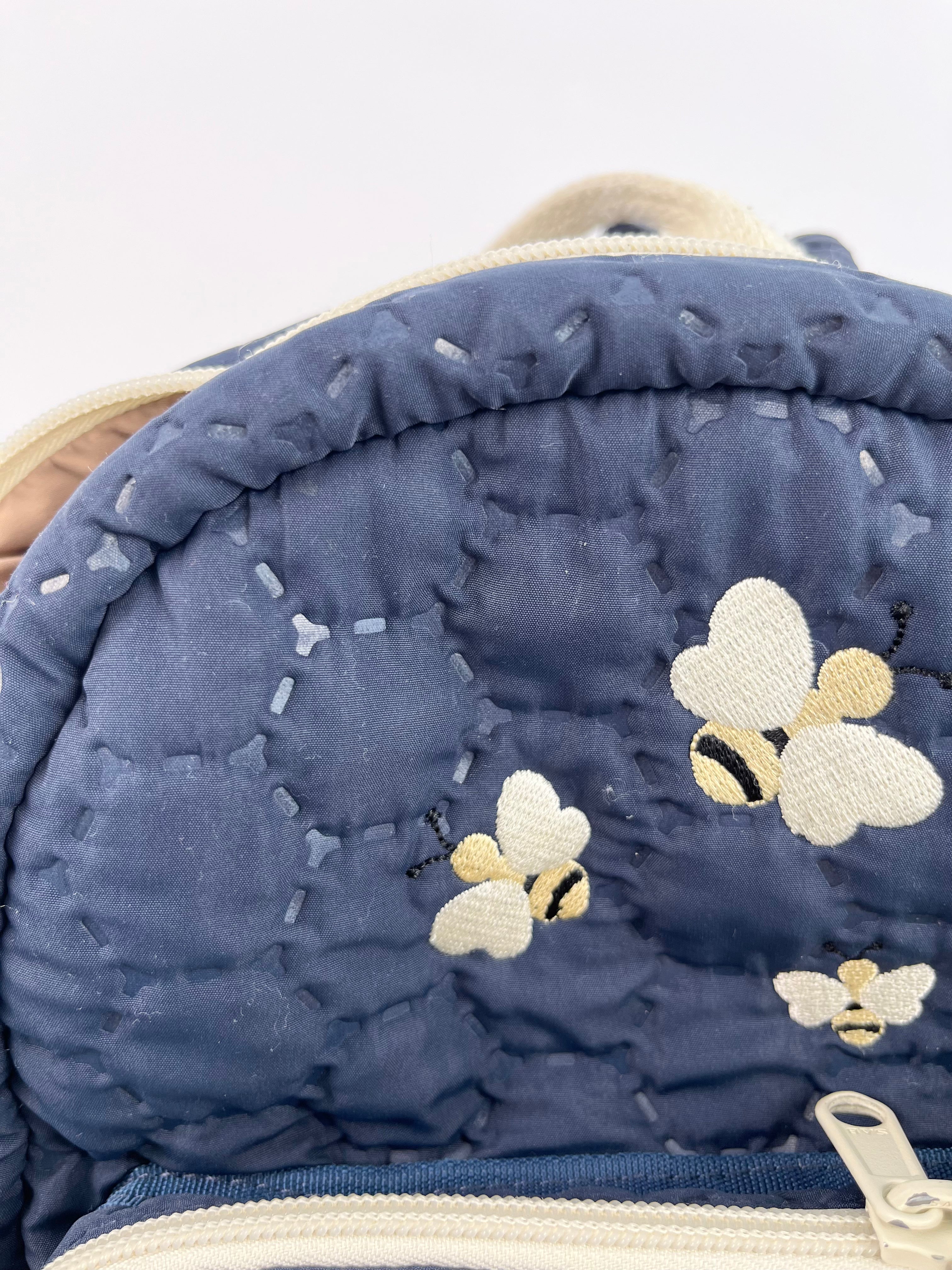 Rucksack mit Bienendetails