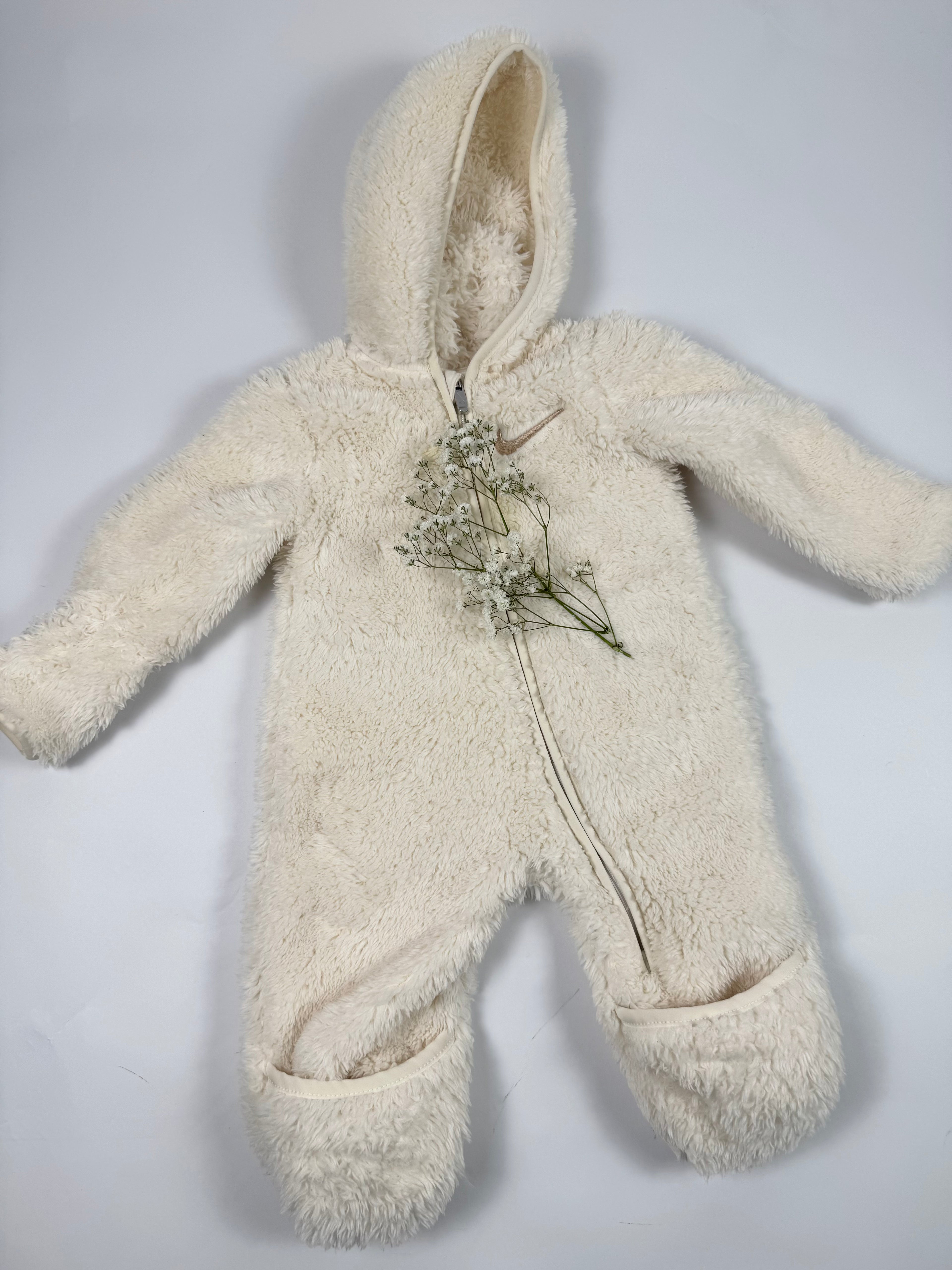 Teddyanzug von Nike, Gr. 56