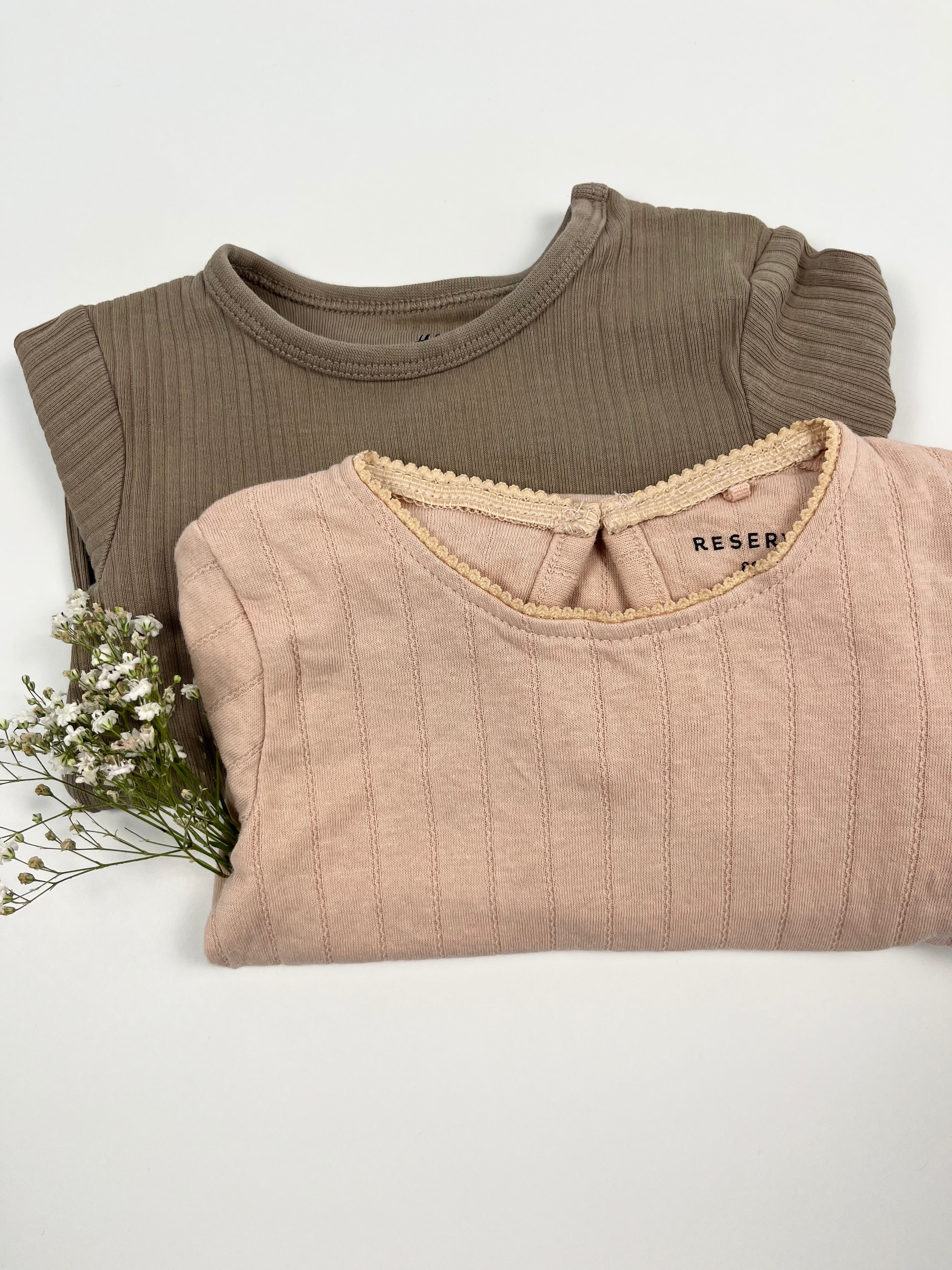 2 Bodys von Reserved und H&M, Gr.80