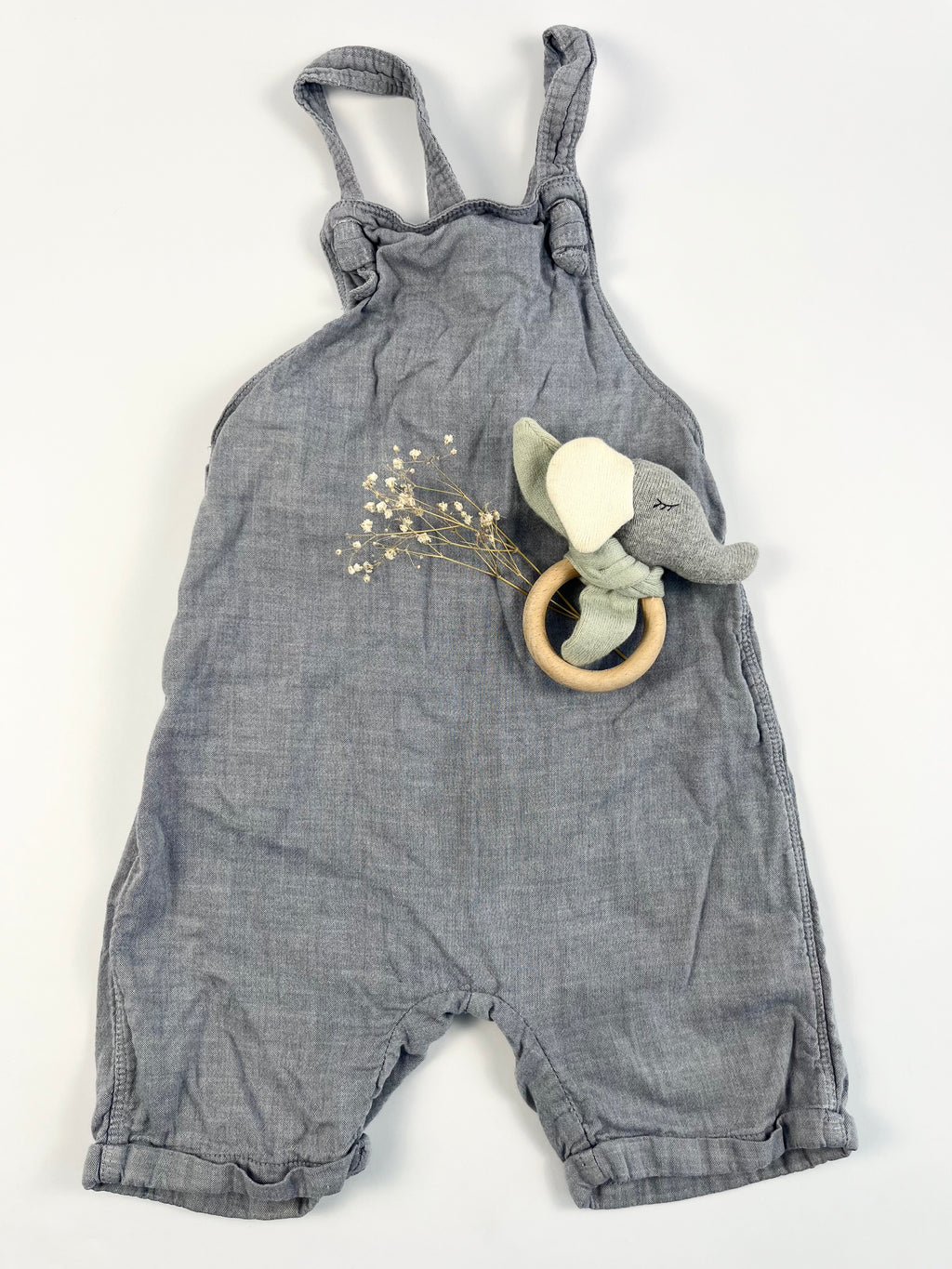 Kurze Latzhose von H&M, Gr. 104