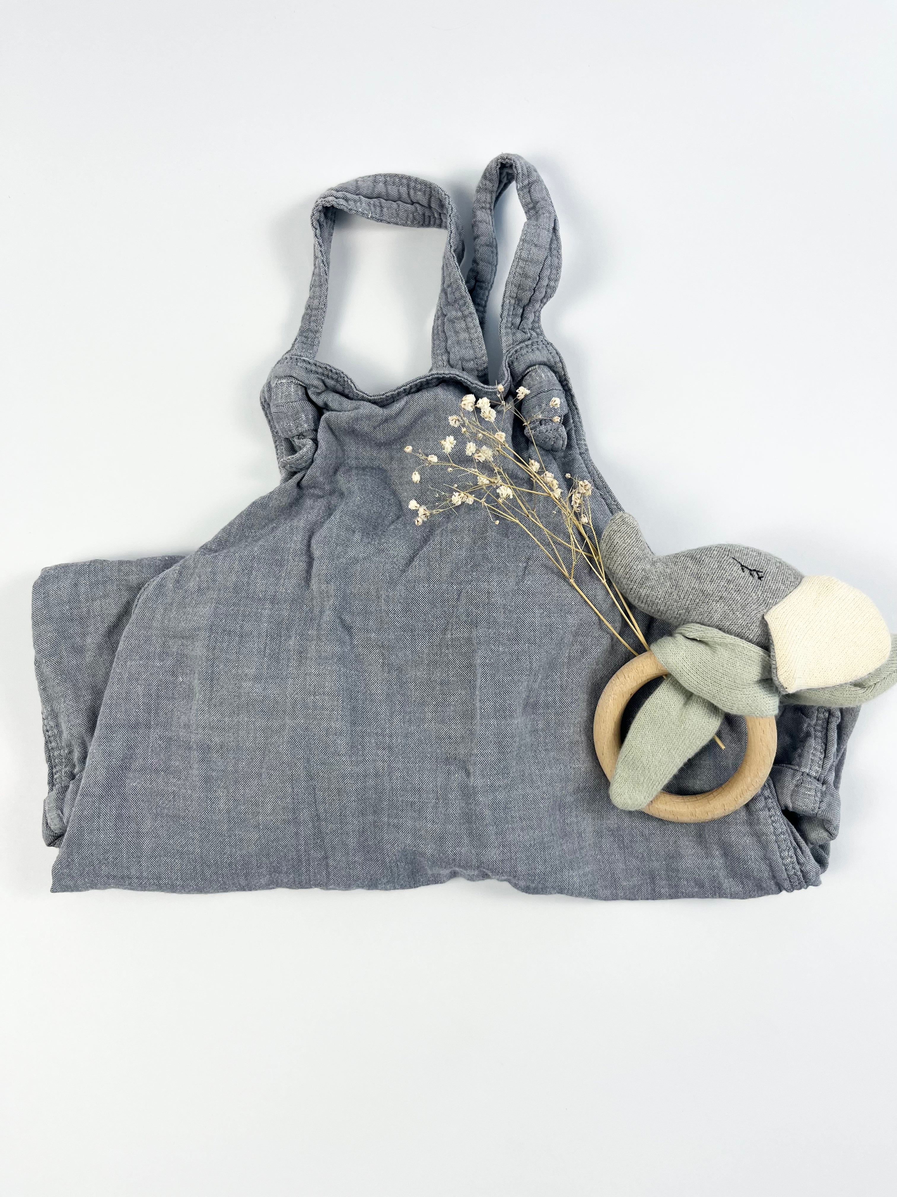 Kurze Latzhose von H&M, Gr. 104