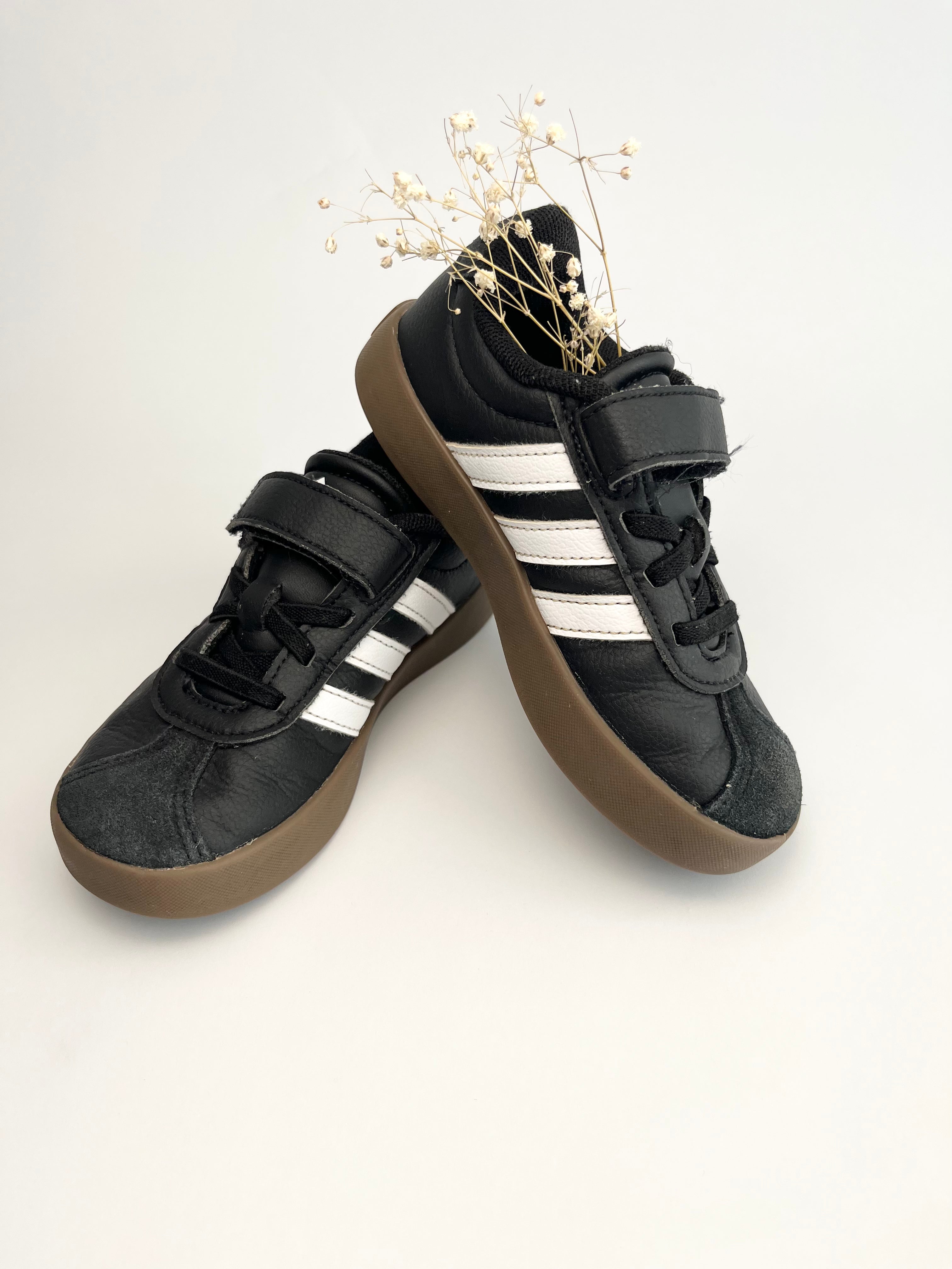 Sneaker von Adidas, Gr. 28