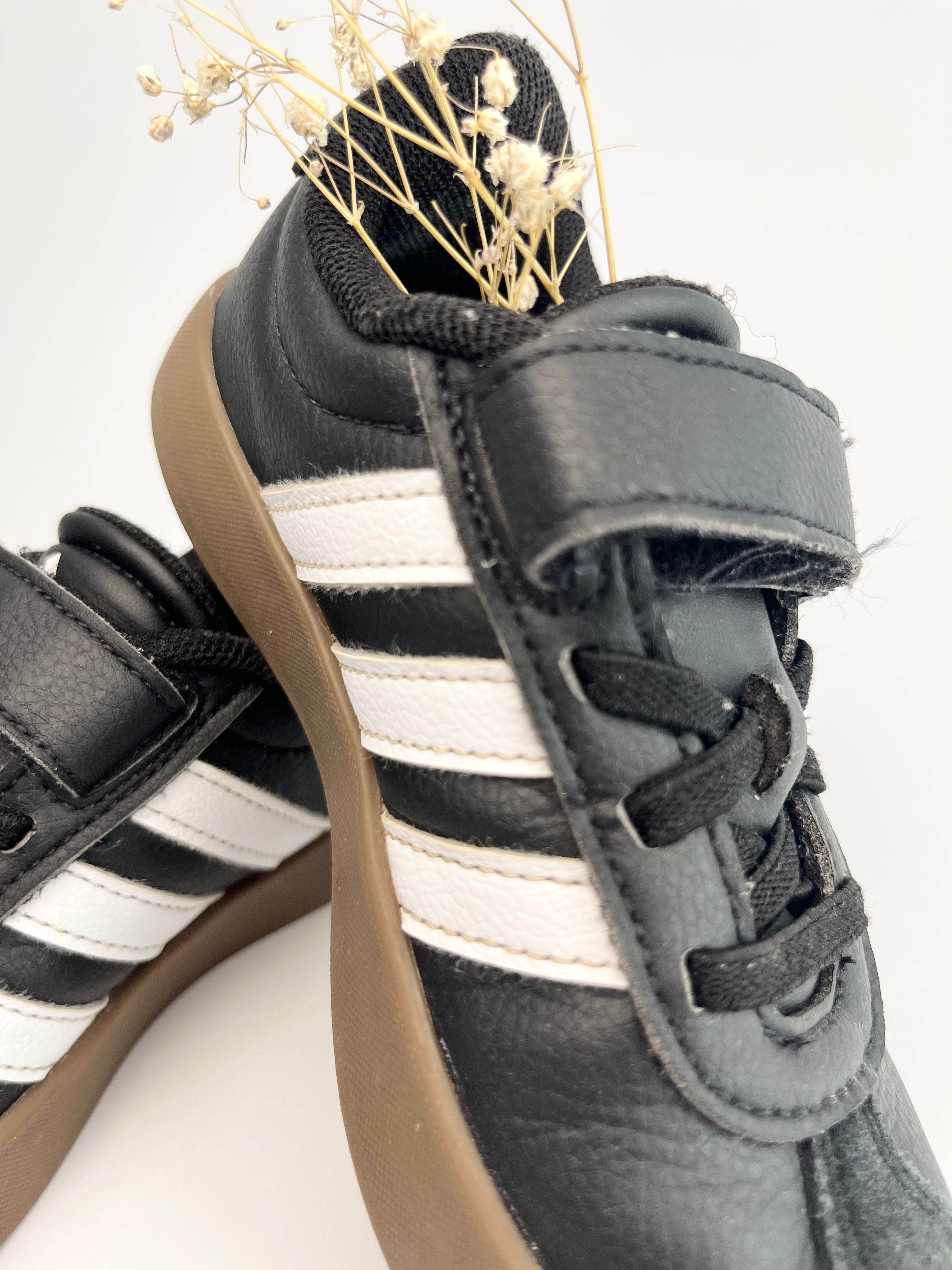 Sneaker von Adidas, Gr. 28